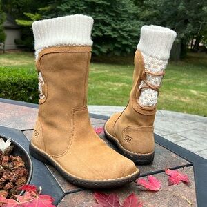 UGG AUSTRALIA WINTER BOOTS SIZE 4 BUT IT FITS WOMEN’S SIZE 6